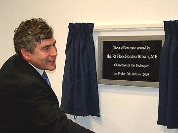 Gordon Brown unveils the United Co-operatives plaque