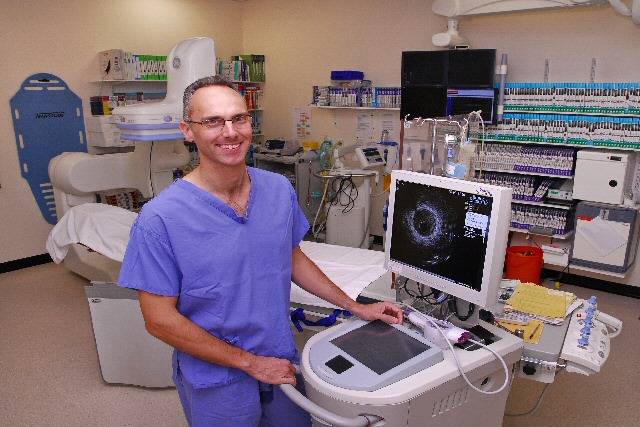 Consultant cardiologist Dr Tim Gray with the new intravascular ultrasound (IVUS) machine

 

