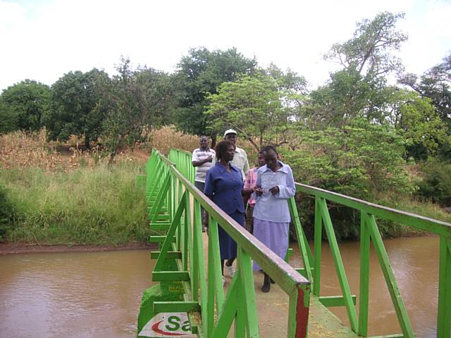 Foot bridge between the villages of Kajuki and Mutino