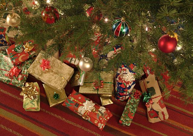 Christmas Tree & presents