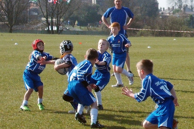 Morgan Pearson and Jamie Howe defend for Mayfield Under 7s