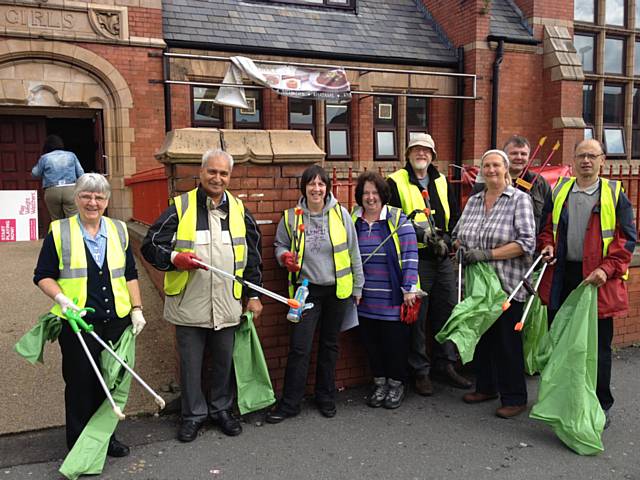 Volunteers met at the Castlemere Community Centre and were provided with litter picks and plastic bags in order to clean the area surrounding Castlemere Street
