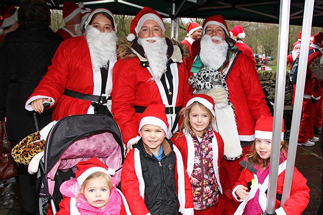 Springhill Hospice Santa Dawdle or Dash<br />Jessica, Reece and India Charlton, Laura and Sophia Taylor, Kirsty McNeil and Ella Ward