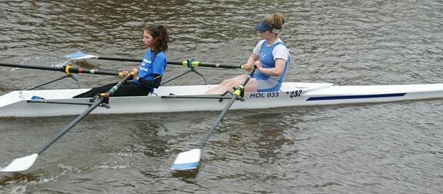 Laura Aspinall and Katie Hargreaves won gold in the WJ16.2x race