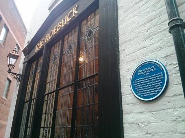 The plaque tells the story of the Earl of Uxbridge, who stopped at the Roebuck in 1817 to replace his cork leg after the Battle of Waterloo