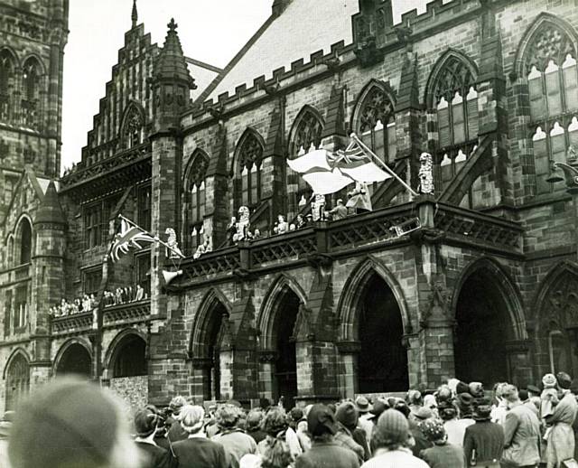 Dame Gracie Fields addresses the crowd from Rochdale Town Hall around 1943