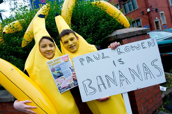 Simon Danczuk supporters harassing Paul Rowen and his staff about a claim on expenses for a banana for an intern