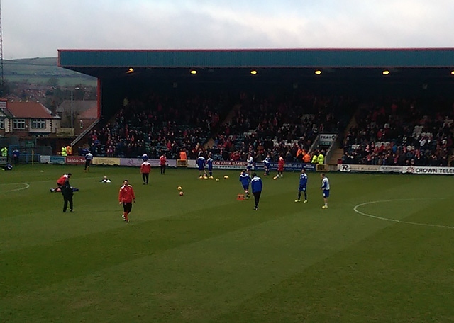 Rochdale and Nottingham Forest players warm up