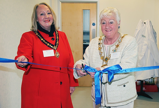 Mayoress Beverley Place and Mayor Carol Wardle open the new Source BioScience blood and tissue serology manufacturing facility
