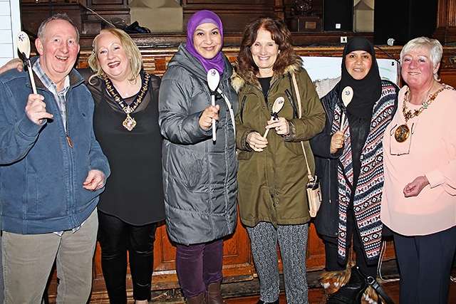 Borough’s Got Brains quiz night<br />Wooden spoon winners The Flakeys with Mayoress Beverley Place and Mayor Carol Wardle