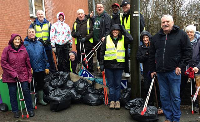 Milnrow litter pick event has biggest turn out yet despite the weather