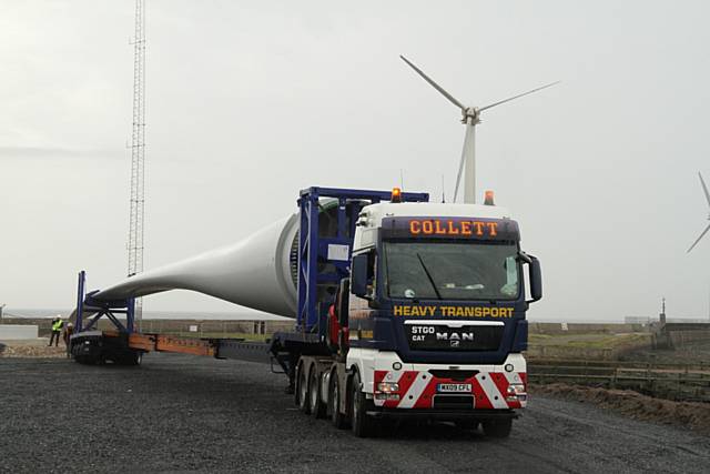 Wind turbine blade delivery