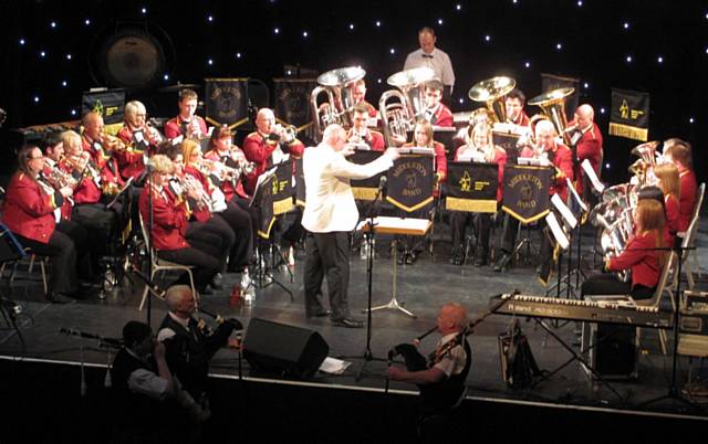Middleton Band play Highland Cathedral with special guests Manchester Community Pipe Band
