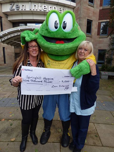 Springhill Hospice nurse Lynne McOwen, with Springy, receives the £9000 cheque from Natalie Hodgson