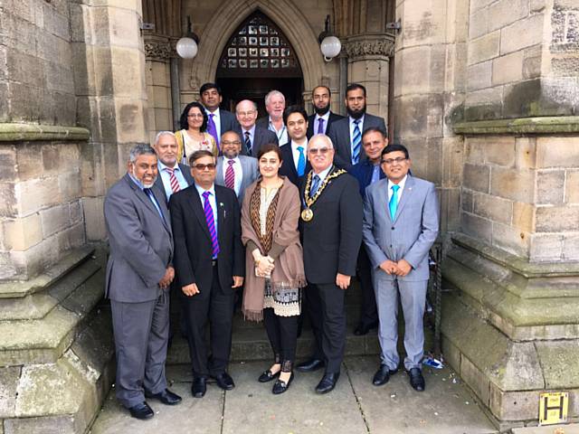 Mayor of Rochdale welcomes the Welfare and Trade attaché at Pakistan Consulate 