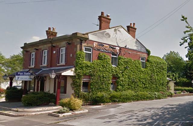 Firefighters were called at midnight Sunday 25 September to the former Tapios restaurant in Bowlee 