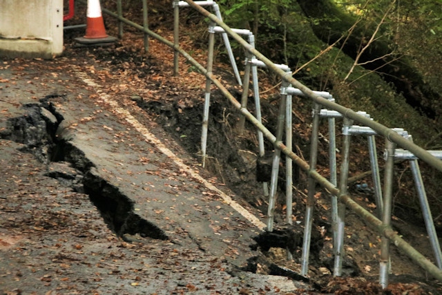 Following a landslide, huge cracks have appeared in the road, prompting its closure