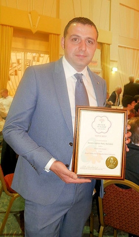 Chairman of Jubilee Park, Paul Ellison with the Silver Gilt award