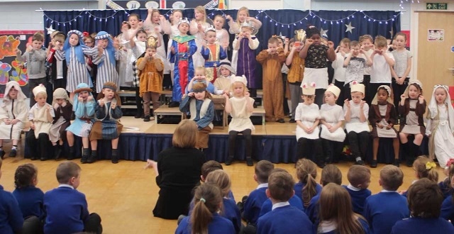 Parkfield Primary School Reception traditional nativity 