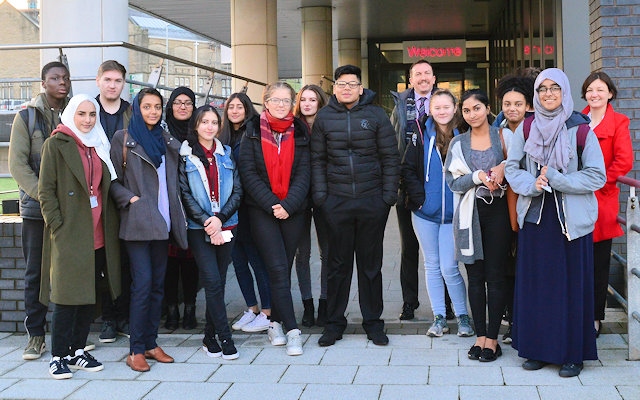 Rochdale Sixth Form College chemistry A level students at the University of Manchester