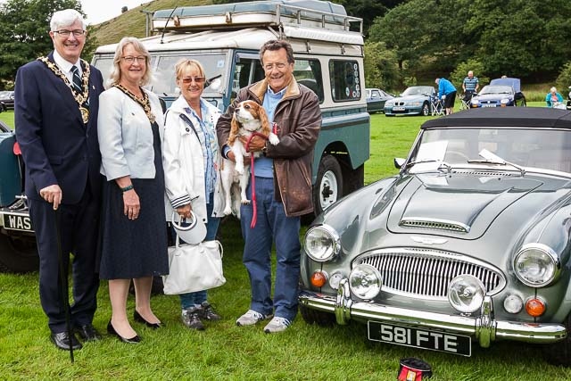 Mayor Ian Duckworth and Mayoress Christine Duckworth with
Nicholl Gordon and Diana Gordon (and Archie the dog) from Anglesey with their HMC car
