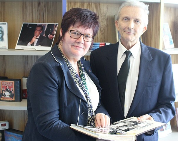 Councillor Janet Emsley and Dianu Sfrijan, with a book of memories of Sheila Sfrijan