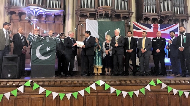 Consul General of Pakistan, Dr Zahoor Ahmed, was presented with a shield by Councillor Aasim Rashid as a token of gratitude for his hard work