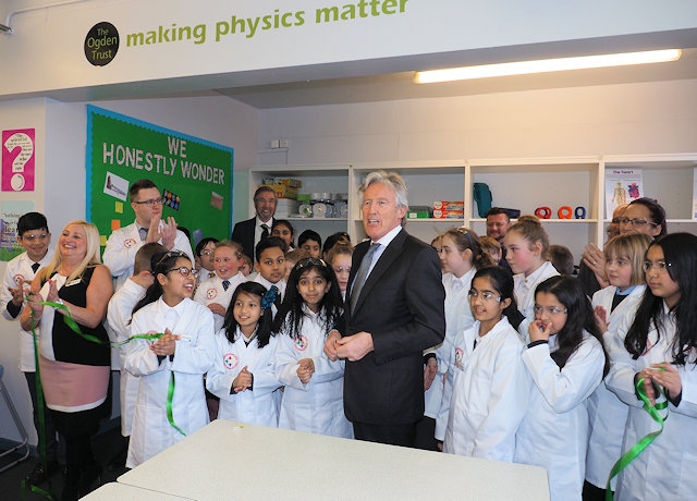 Sir Peter Ogden opens a brand new ‘Phiz Lab’ at Lowerplace Primary School, Kingsway
