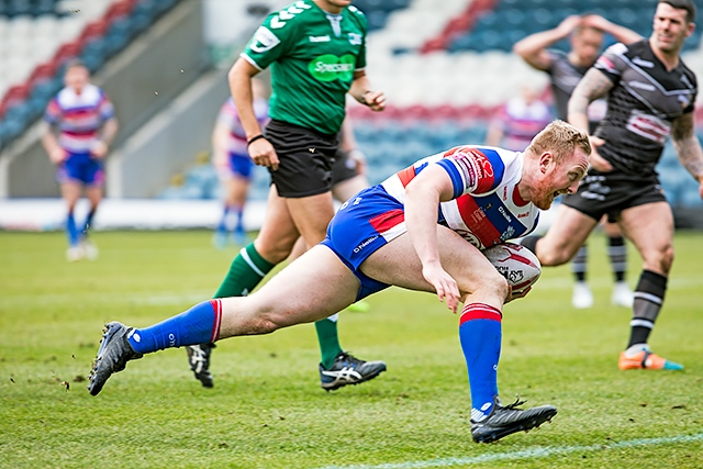 Rochdale Hornets v Barrow Raiders<br /> Lee Mitchell scores Hornets third try