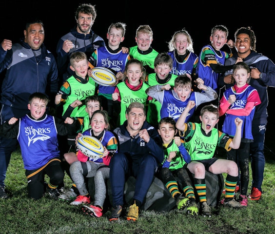 Littleborough RUFC under 10s with Sale Sharks stars James O’Connor, Halani Aulika, Andrei Ostrikov and Paolo Odogwu 