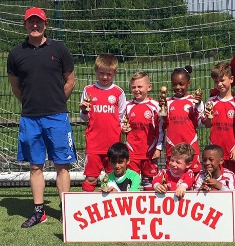 Shawclough U7 Whites with coach/manager Andy Perrins 