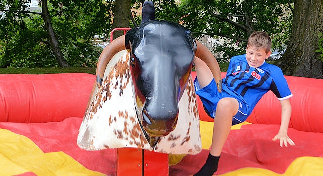 Brandon Ashcroft having fun on the rodeo bull