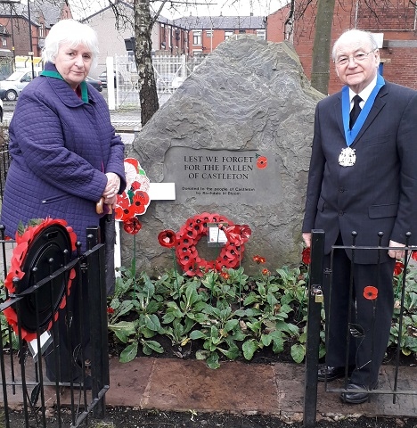 Mayor Billy Sheerin lays Remembrance wreaths at Castleton