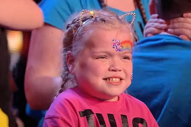 Ella Chadwick performing with Sign along with us on Britain's Got Talent