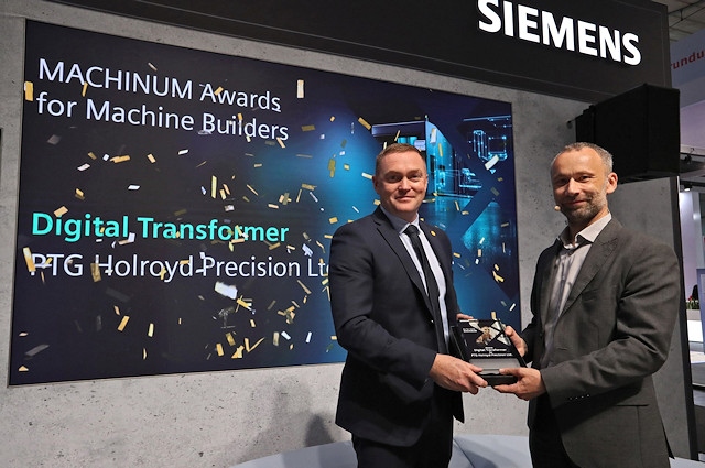 L-R: Mark Curran – sales director at PTG Holroyd receives the Digital Transformer award from Michal Skubacz – head of digitalization products at Siemens Motion Control