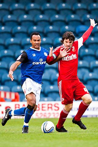 Rochdale 3 - 3 Swindon Town<br />Chris O'Grady and Jonathan Douglas compete for the ball