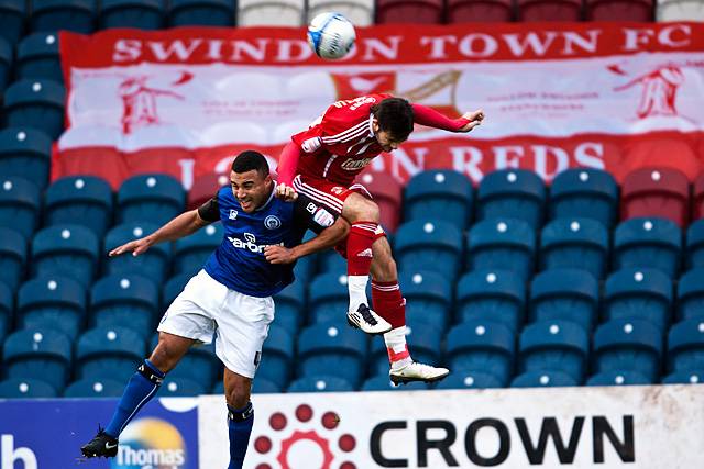 Rochdale 3 - 3 Swindon Town<br />Charlie Austin out jumps Marcuss Holness