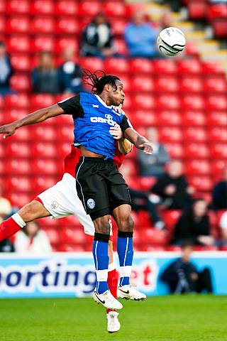 Barnsley 0 - 1 Rochdale<br />
Jean Luois Akpa-Akpro wins the aerial tussle