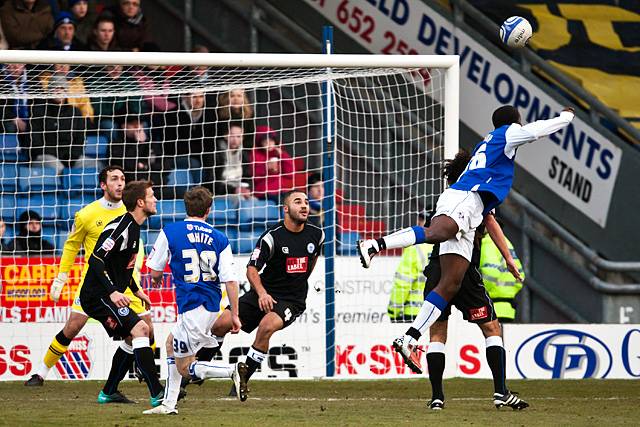 Oldham 1-2 Rochdale<br \>Oumare Tounkara goes close with a header