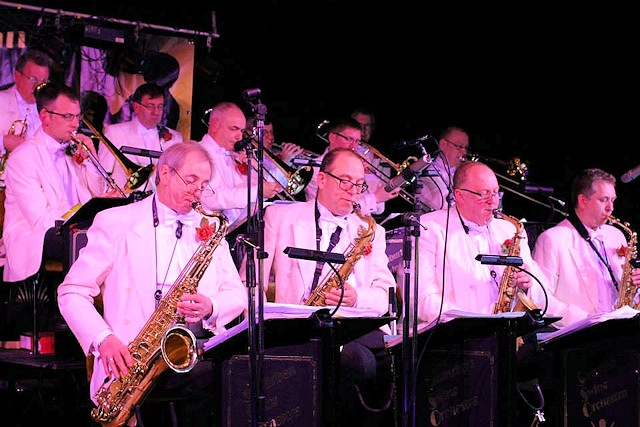 There will be a live performance of big band and swing classics from The Surburban Swing Orchestra