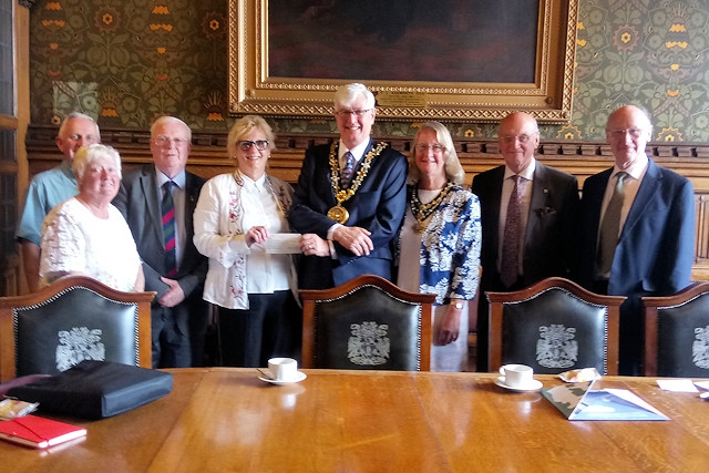 Vivien Carter presents a cheque for £500 to Mayor Ian Duckworth for his charity appeal