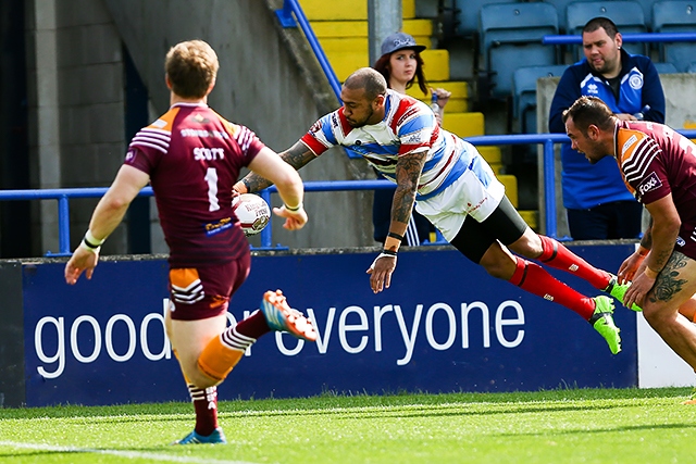 Kev Penney scores a try for Hornets