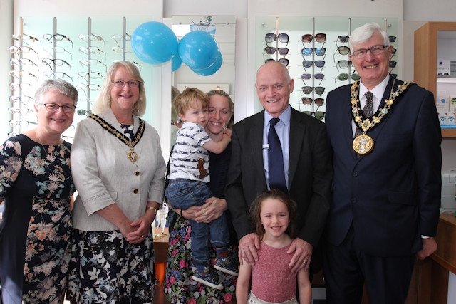 Paul Cheetham and his family members with the Mayor and Mayoress