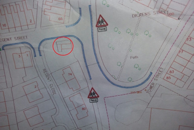 The double yellow lines (marked by blue lines) surrounds Leanne's shop (marked by the red circle)