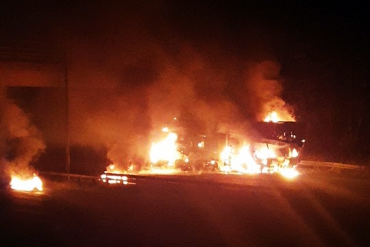 Explosions heard for miles as M62 is closed due to vehicle fire