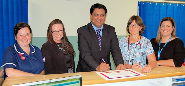 Vicky Riding from Bardoc and Dr Chauhan are joined by Senior Sister Vivienne Simpson, Doctor Andrea Abbas and Emily Jackson from Fairfield General Hospital to sign the pledge