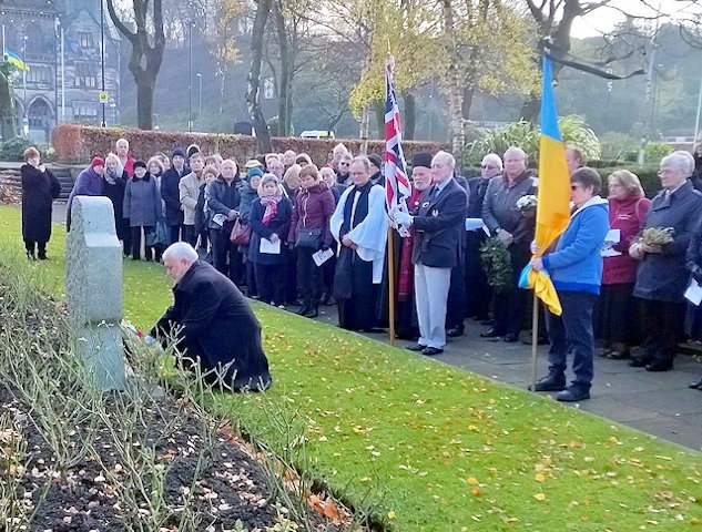 Mayor Mohammed Zaman lays a wreath at Holodomor memorial stone