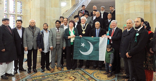 The Mayor, Ian Duckworth, Tony Lloyd MP, councillors, representatives of organisations, leaders and members of the Pakistani community commemorate Pakistan Day