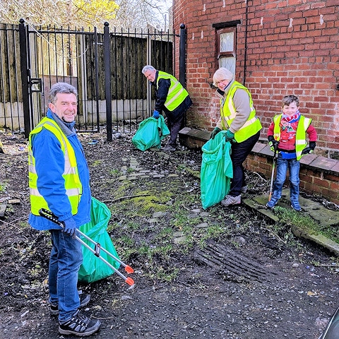Spotland’s Great British Spring Clean volunteers