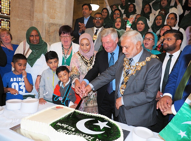 Mayor Mohammed Zaman and Mayoress Naaira Zaman at the 71st Independence Day of Pakistan celebrated at Town Hall